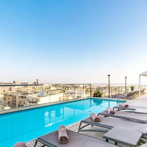 Ax The Victoria **** Sliema
